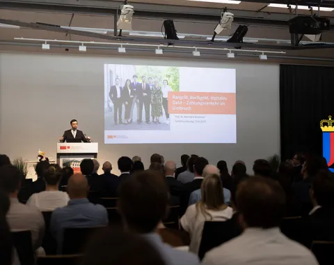Vortrag mit Präsentation bei einer Antrittsvorlesung an der Universität Liechtenstein