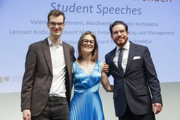 Auf dem Bild zu sehen sind Lennart Krebs, Valérie Winkelmann und Carlos Vazquez.