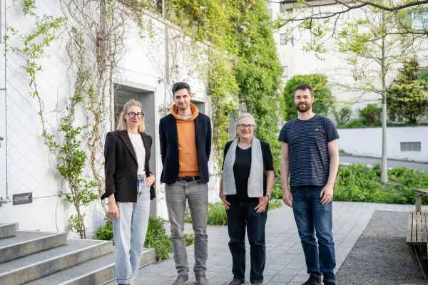 Gruppenbild von vier Personen 